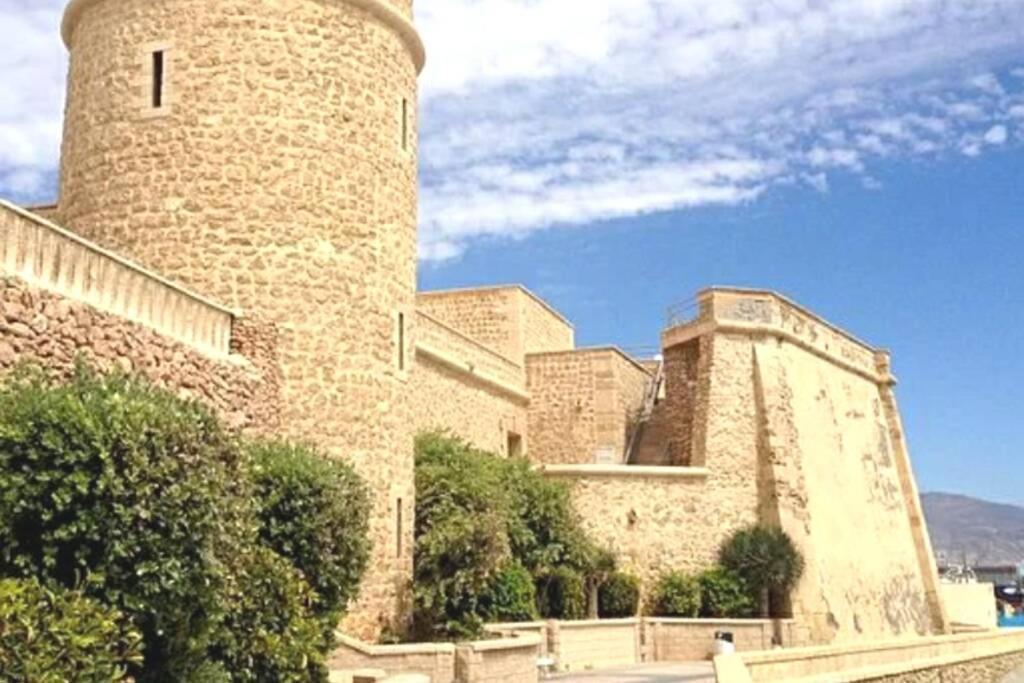 רוקאוטס דה מר A 600 M De La Playa Y El Castillo Santa Ana מראה חיצוני תמונה