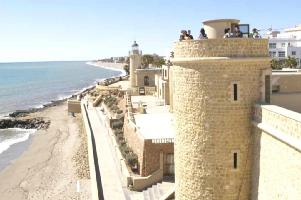 רוקאוטס דה מר A 600 M De La Playa Y El Castillo Santa Ana מראה חיצוני תמונה
